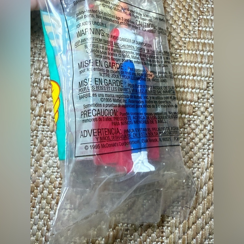 McDonald's Vintage Happy Meal Toys,Bundle of 2 Toys,1995 &1996,U.S.A Barbie,NWT - Picture 6 of 6